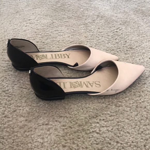 NUDE AND BLACK POINTED TOE FLAT - Picture 2 of 2